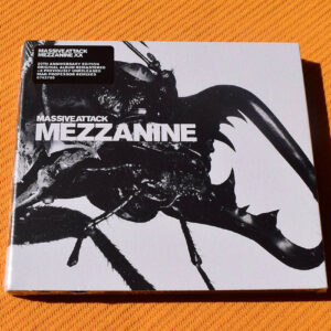 Massive Attack - Mezzanine (digipak 2 CD, folleto 16p)
