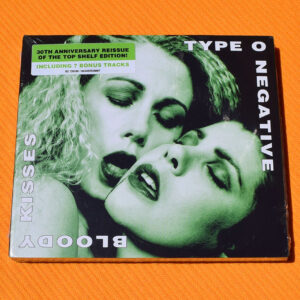Type O Negative - Bloody Kisses "30th Anniversary Edition" (digipak 2 CD, folleto 23p)
